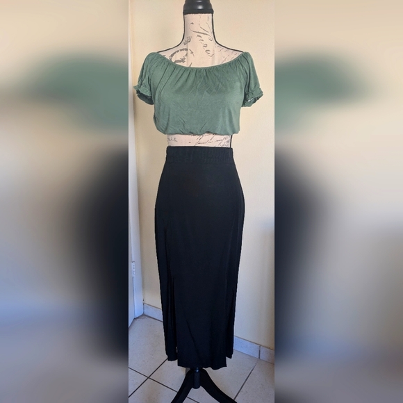 - Dresses & Skirts - VINTAGE Black Skirt With 2 Front Slits Size 9 Juniors